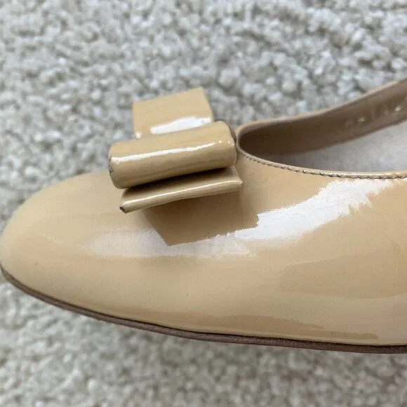 Salvatore Ferragamo Women Vara Pump  sz7.5B –Amaretti (Tan/Beige) Patent Leather - Picture 3 of 16